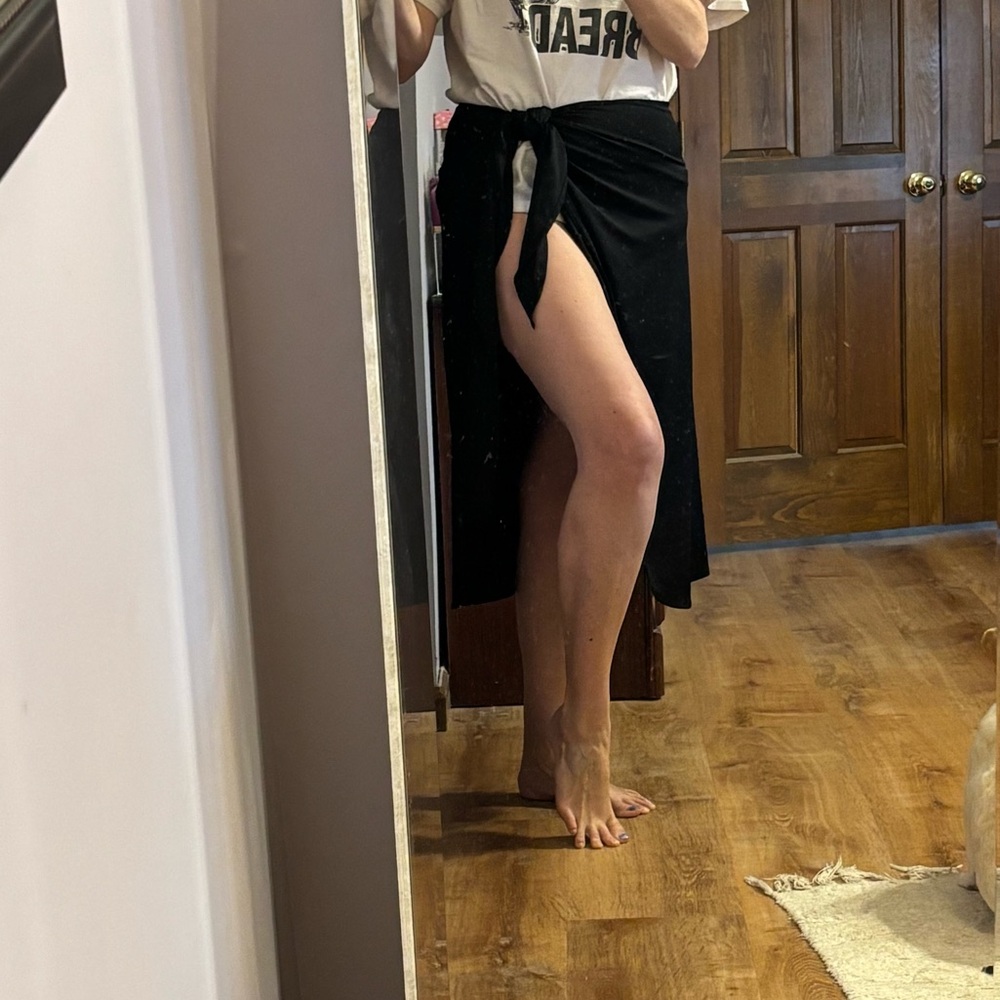 Le Cove long black sarong OS **2 for 20**